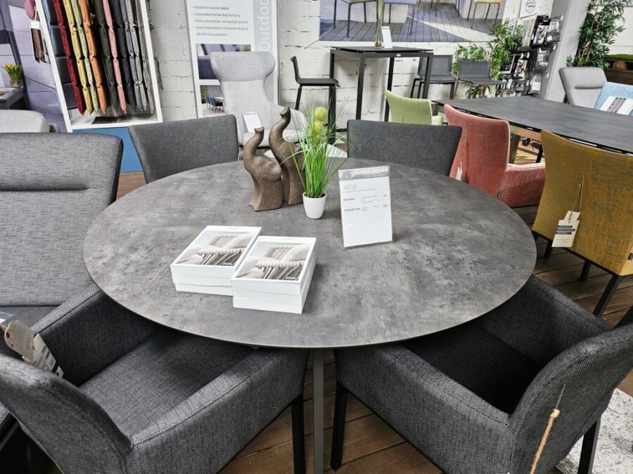 Stern Tisch Ø 134 cm Aluminium graphit mit Tischplatte Silverstar 2.0 Zement