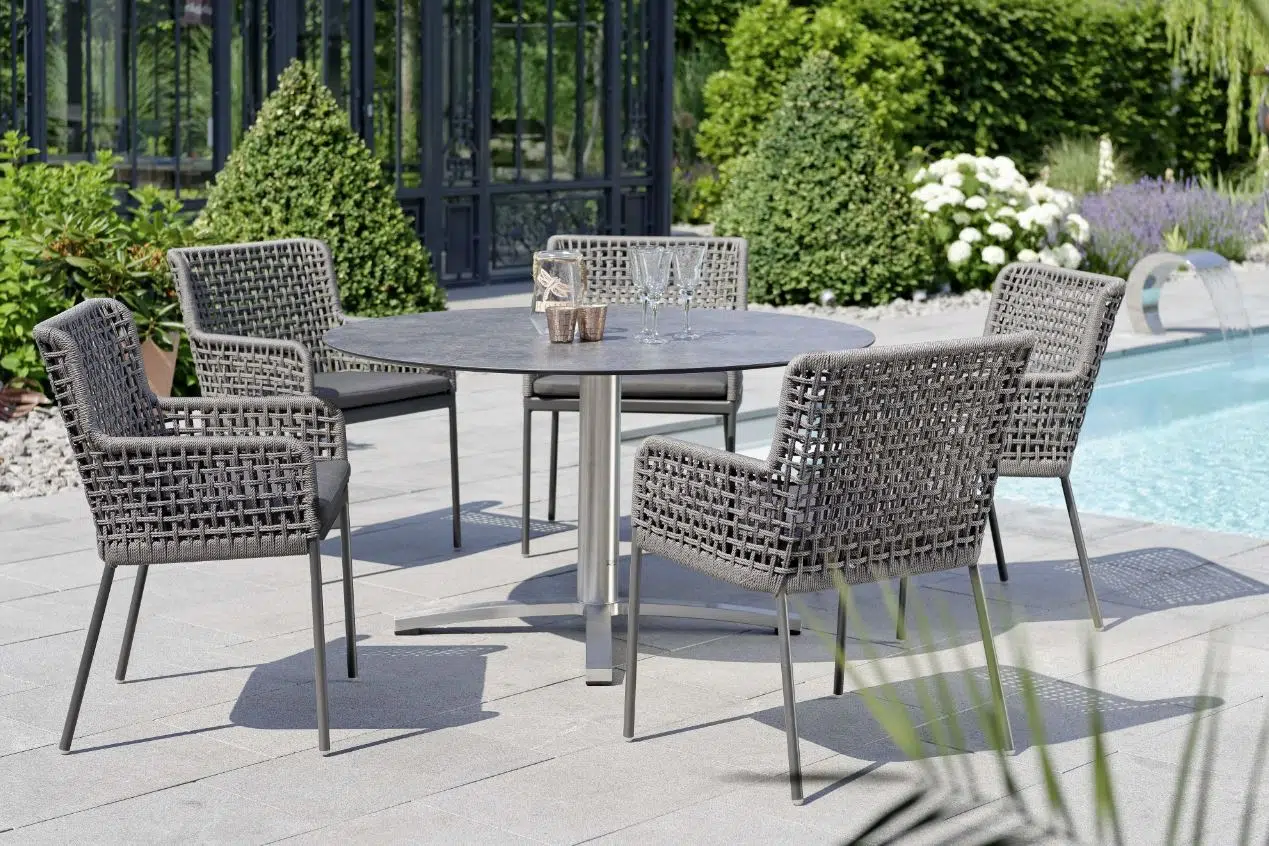 Stern Diningsessel Greta Aluminium anthrazit mit Kordel platin & Kissen Dessin seidengrau – Bild 3